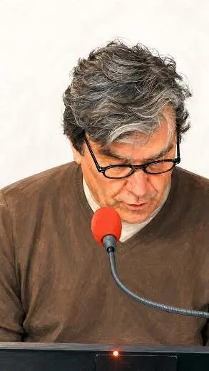 Chroniqueur radio au micro